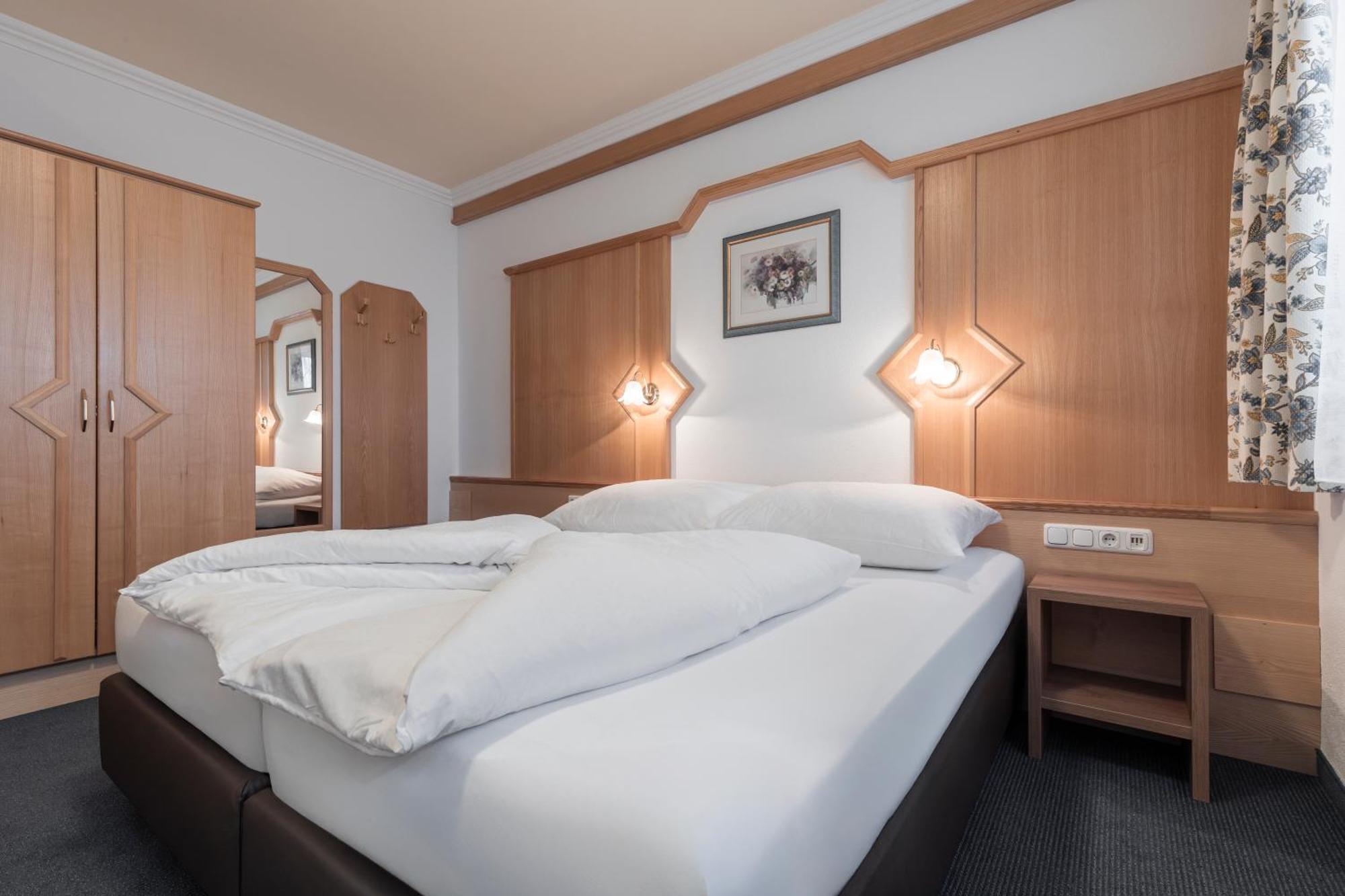 Schmid Rooms & Apartments Ишгль Экстерьер фото