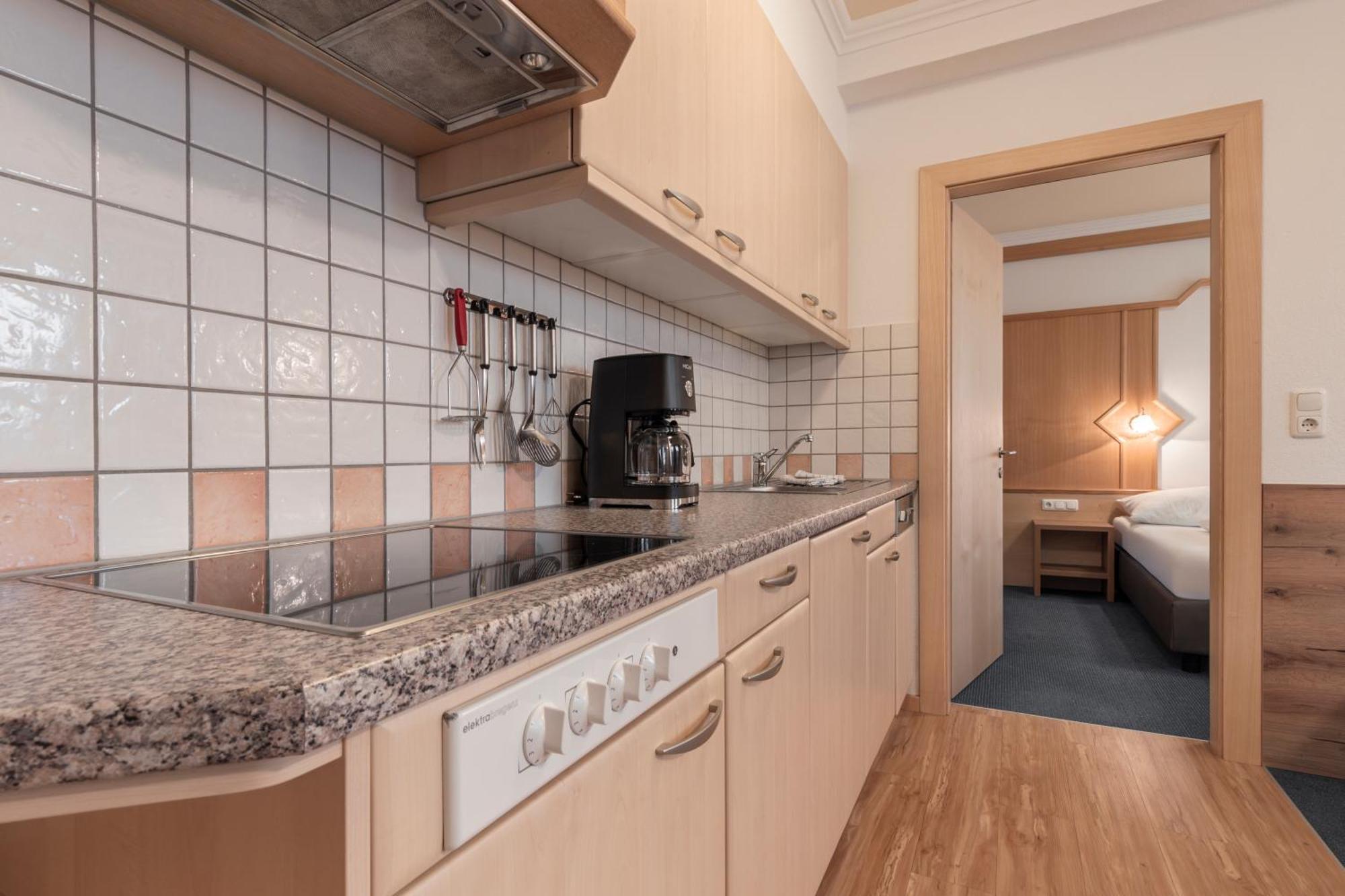 Schmid Rooms & Apartments Ишгль Экстерьер фото