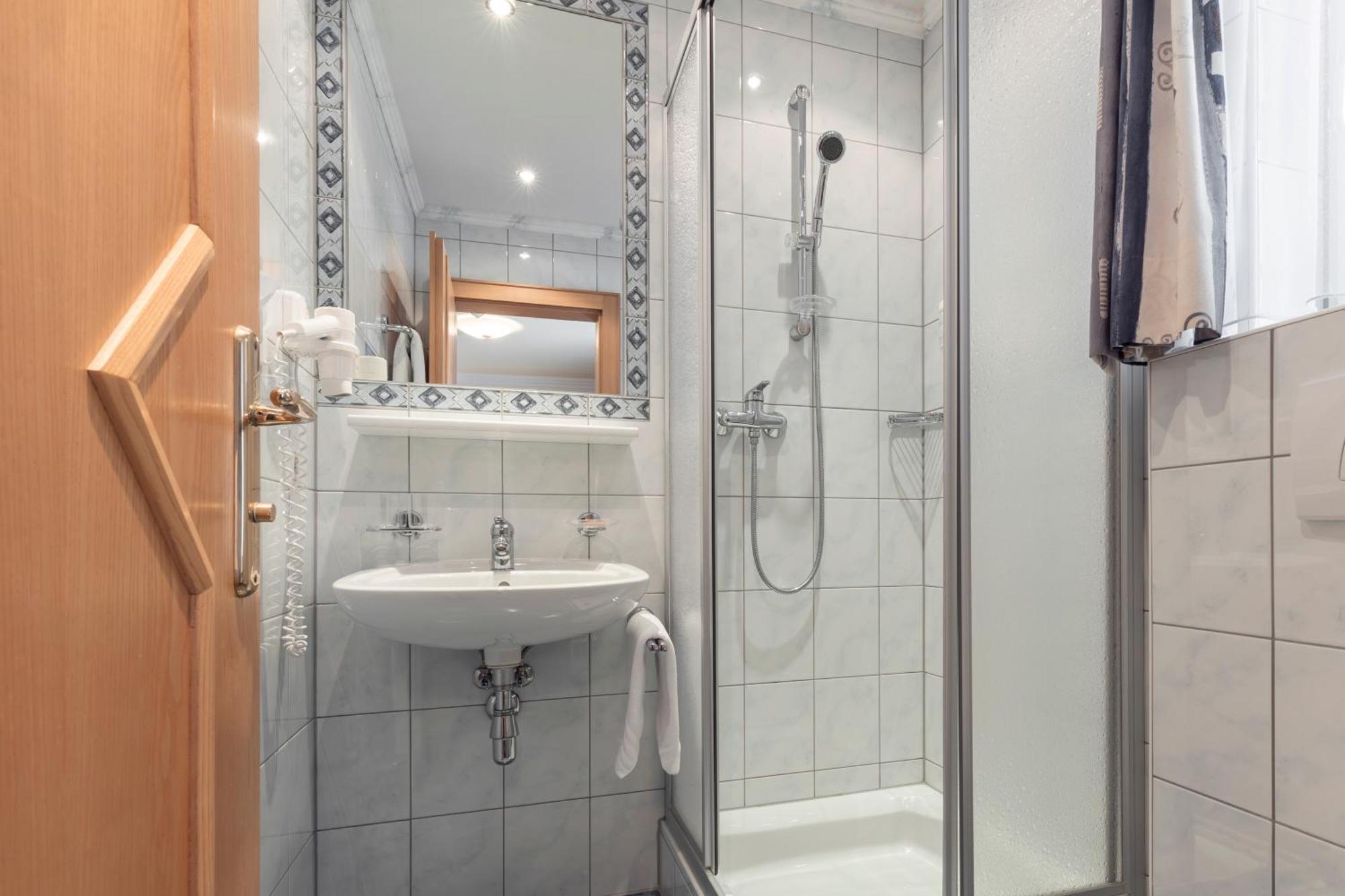 Schmid Rooms & Apartments Ишгль Экстерьер фото