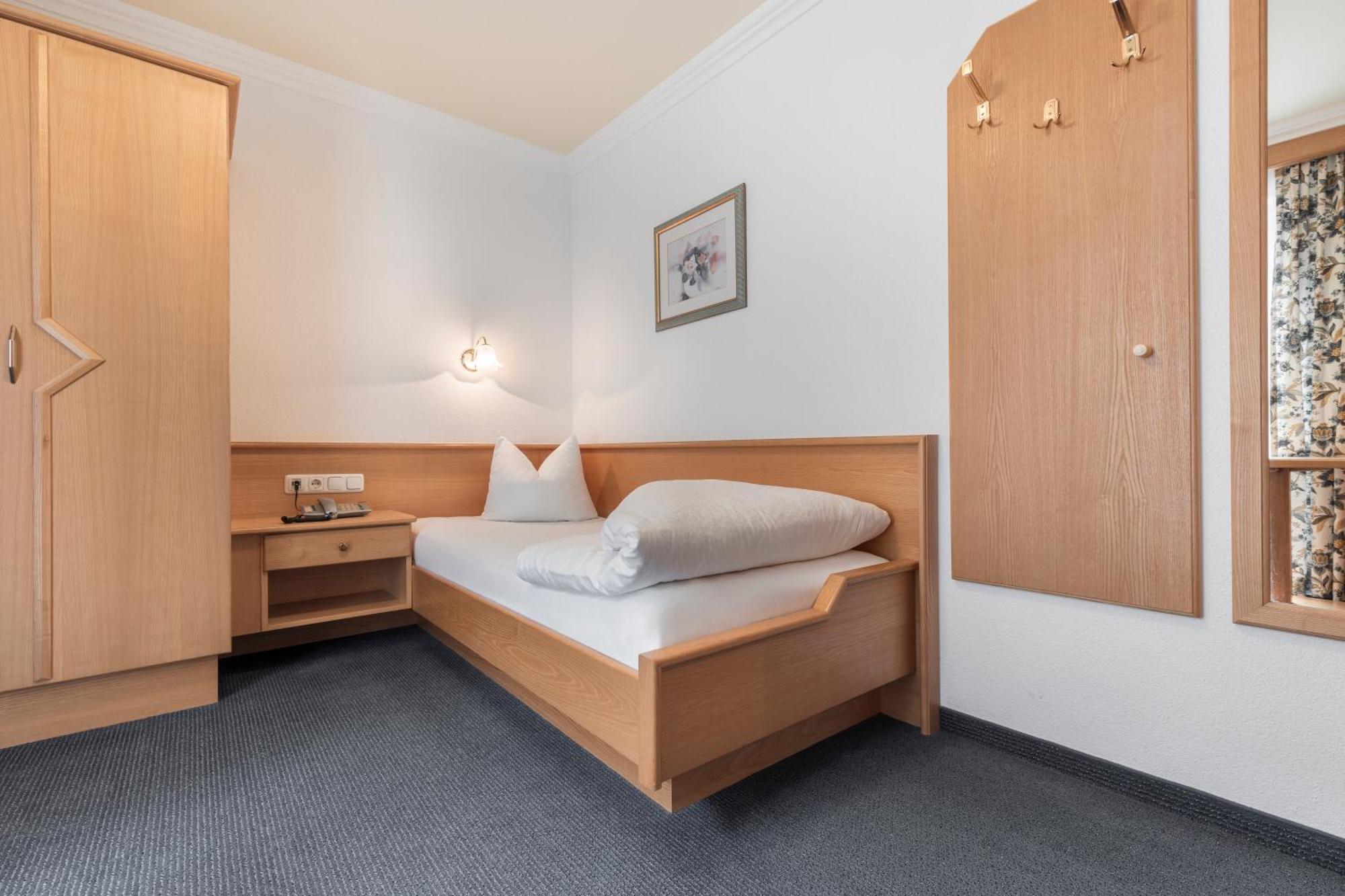 Schmid Rooms & Apartments Ишгль Экстерьер фото