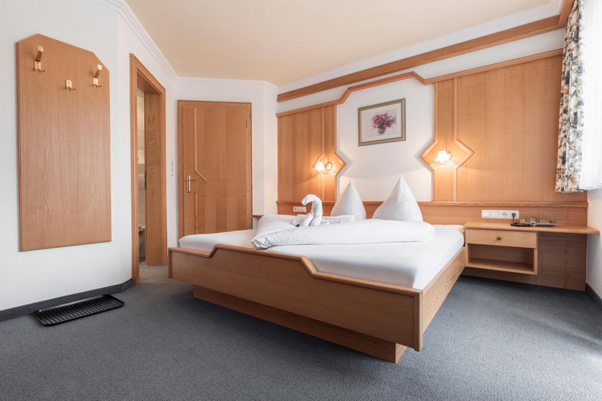 Schmid Rooms & Apartments Ишгль Экстерьер фото